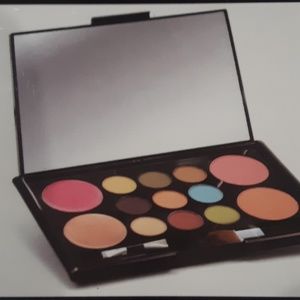 🛑 S0LD! Essentials Face Color Kit BNIB